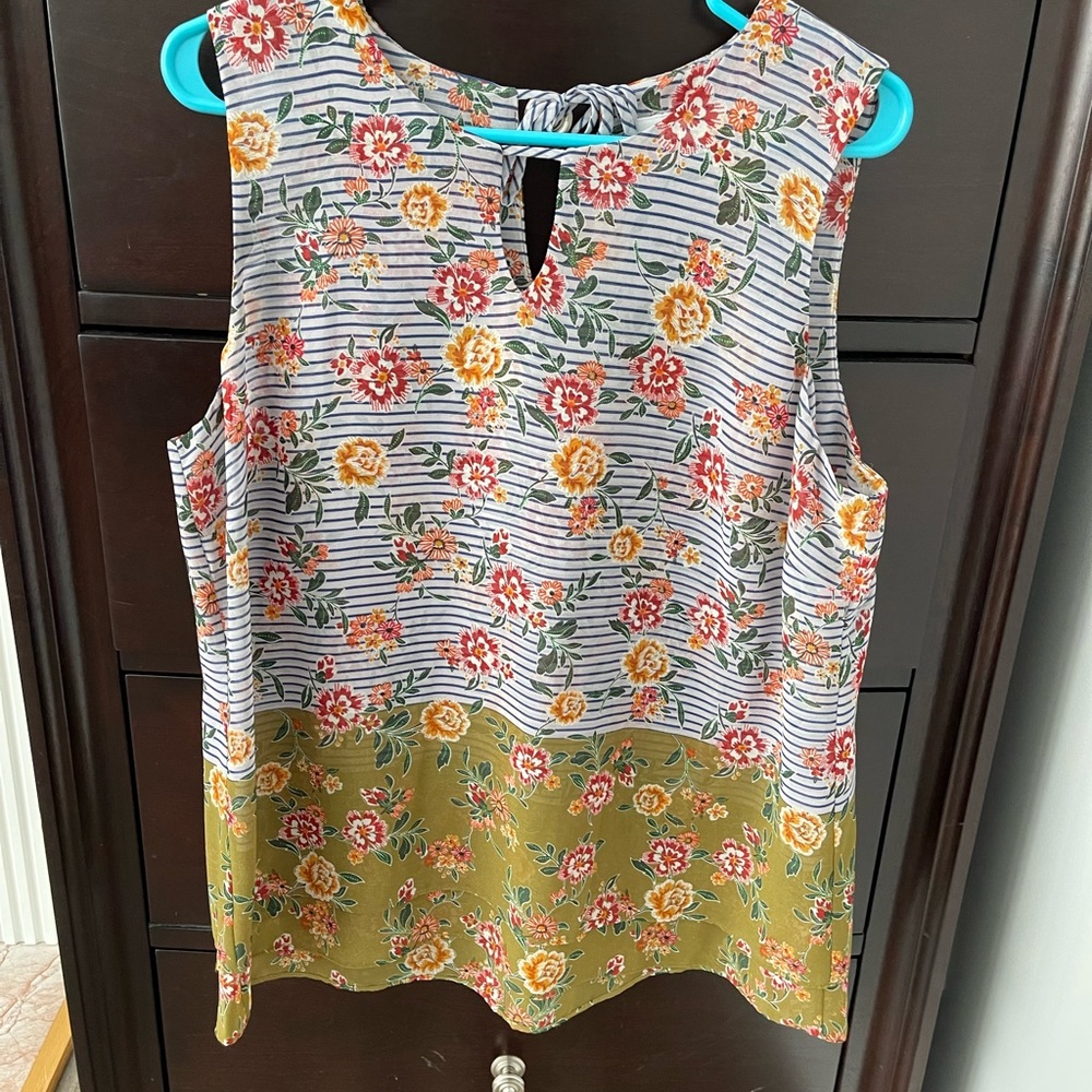 CAbi Large flower print top